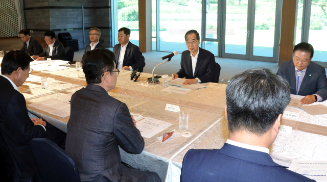 한덕수 국무총리가 8월 28일 오전 세종시 국무총리 공관에서 기회발전특구를 보유한 부산·대구·대전·경남·경북·전남·전북·제주 등 8개 시도의 단체장·부단체장을 초청해 