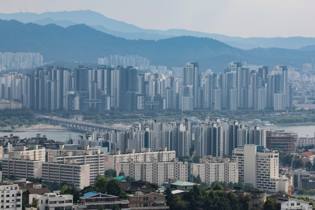 서울 남산에서 바라본 서초구 일대 아파트. 연합뉴스