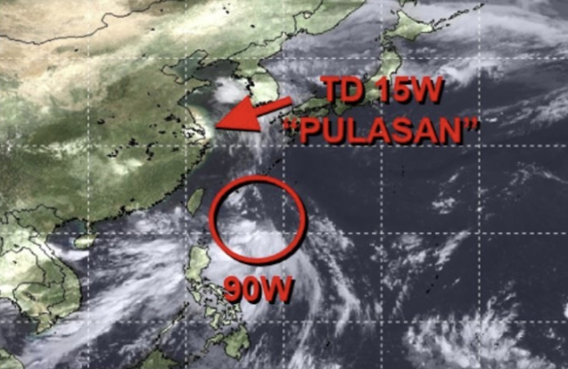 미국 합동태풍경보센터(JTWC, Joint Typhoon Warning Center) 감시 14호 태풍 풀라산, 90W 열대요란. 이 가운데 90W 열대요란이 16호 태풍 시마론으로 발달할 가능성이 높아진 상황이다.