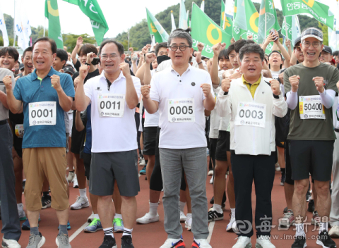 [봉화송이전국마라톤]전국 2천500여 건각들 모여 코스모스 길 따라 가을 만끽