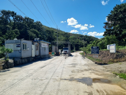 지난 23일 오후 포항시 남구 호미곶면 A사 석산 입구 전경. 배형욱 기자