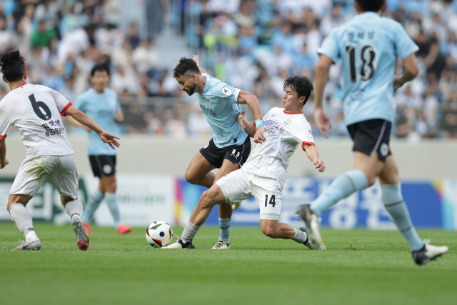 지난 5월 26일 치러진 대구FC와 강원FC의 경기 모습. 한국프로축구연맹 제공