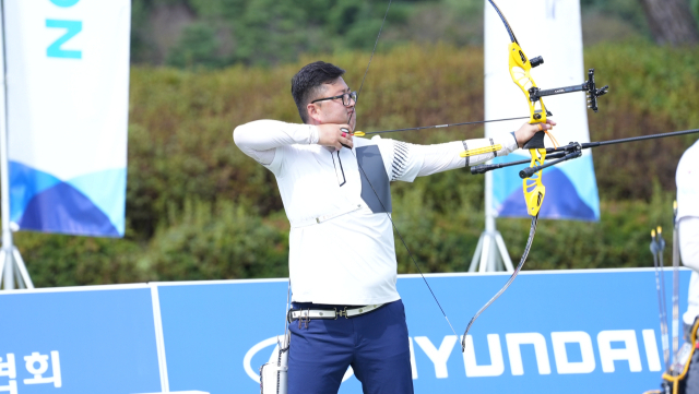 2024 파리 올림픽 3관왕 김우진(청주시청)과 임시현(한체대)이 제56회 전국 남·여 양궁 종합선수권대회에서 각각 남녀 개인전 우승을 차지했다. 사진은 양궁 종합선수권대회 남자 개인전 우승자 김우진. 연합뉴스