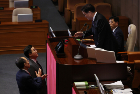 與추천 인권위원 선출안, 본회의 부결…野추천 위원은 통과