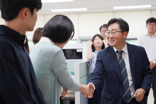 강태일 제48대 대구본부세관장이 30일 공식 취임했다. 강 세관장은 불필요한 행사를 지양하는 의미에서 별도 취임식을 열지 않고 간부회의를 통해 