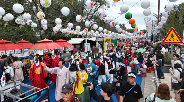 2024안동국제탈춤페스티벌에는 148만명이 다녀가 대박 축제로 자리잡았다. 안동시 제공