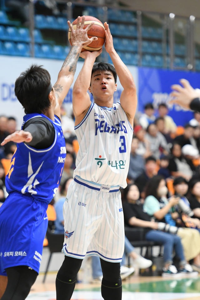 대구 한국가스공사 페가수스의 정성우가 9일 KBL 컵대회 서울 삼성 썬더스와의 경기에 출전해 슛을 시도하고 있다. KBL 제공