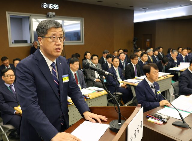 14일 오후 부산 국제금융센터에서 열린 정무위원회 예금보험공사, 한국자산관리공사, 한국주택금융공사, 신용보증기금에 대한 국정감사에서 최원목 신용보증기금 이사장이 업무보고를 하고 있다. 연합뉴스