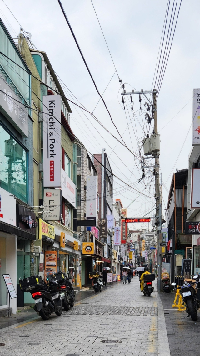 지난 14일 오후 찾은 대구 북구 경북대학교 북문 상점가 일대. 지난 8일 