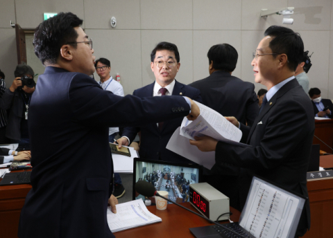 국회 운영위, 김건희·명태균 등 국감 증인 30명 채택