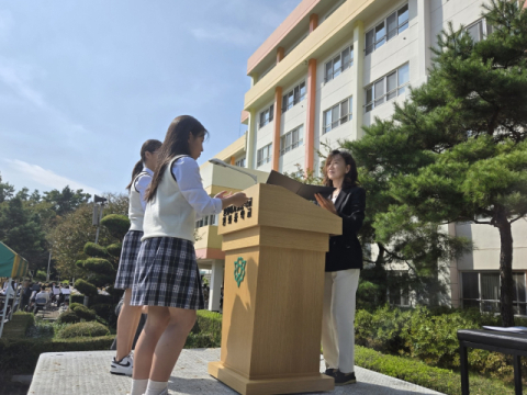 국제소롭티미스트 한국협회 수성클럽, 원화중 학생 2명에 장학금 전달