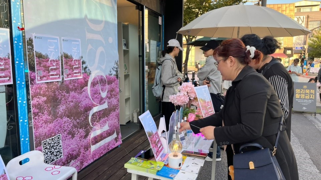 지난 12일 사전 전시로 성수동 팝업스토어에서 선보인 달성군 관광 기념품이 서울시민들로부터 뜨거운 관심을 받았다. 달성군 제공.