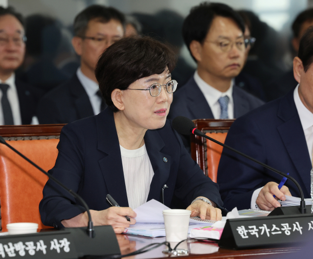 17일 울산시 중구 한국석유공사에서 열린 국회 산업통상자원중소벤처기업위원회의 한국석유공사 등 12개 기관에 대한 국정감사에서 한국가스공사 최연혜 사장이 답변하고 있다. 연합뉴스