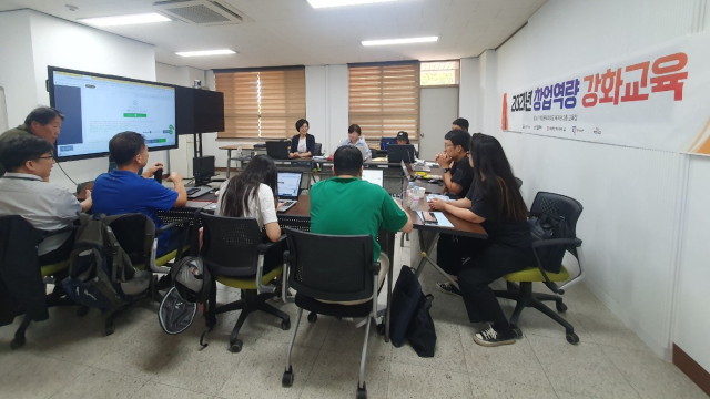 계명문화대 학생들이 창업자 역량 강화를 위한 영상편집 교육을 실시하고 있다. 계명문화대 제공