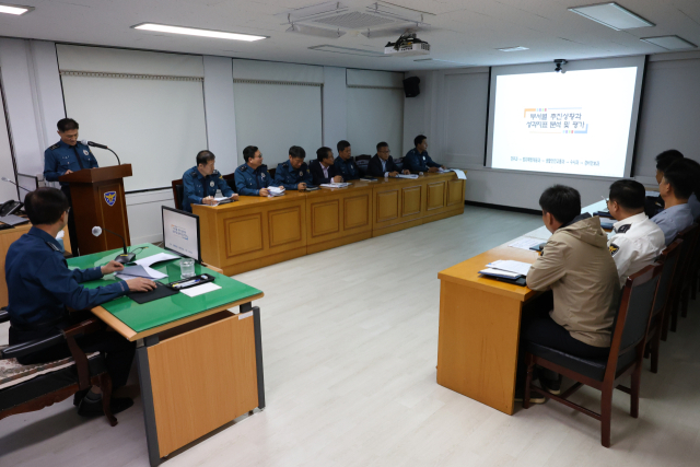 18일 김기태 예천경찰서장을 비록해 각 과장 및 계(팀)장이 2024년도 치안종합성과 최종 점검 보고회를 진행하고 있다. 예천경찰서 제공