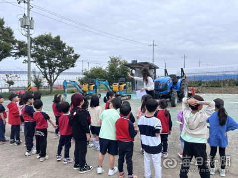 ‘친환경 논밭에서 메뚜기 잡았어요’ 포항 어린이들 메뚜기 체험행사 성황