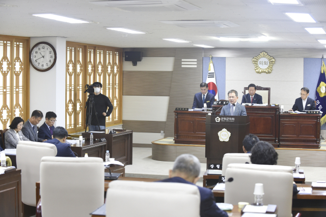 대구 군위군의회는 제285회 임시회를 개회하고 군정 현안사업과 정책에 대한 군정 질문, 주요 사업장을 방문한다. 군위군의회 제공