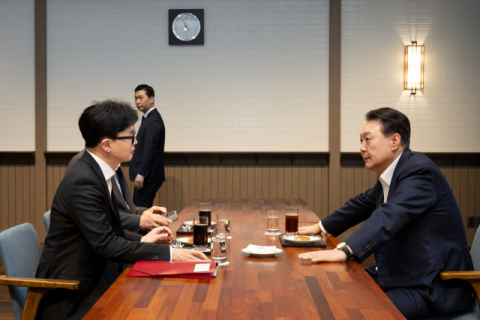 임기 반환점 도는 윤 대통령…국정분위기 반전 카드 고심 