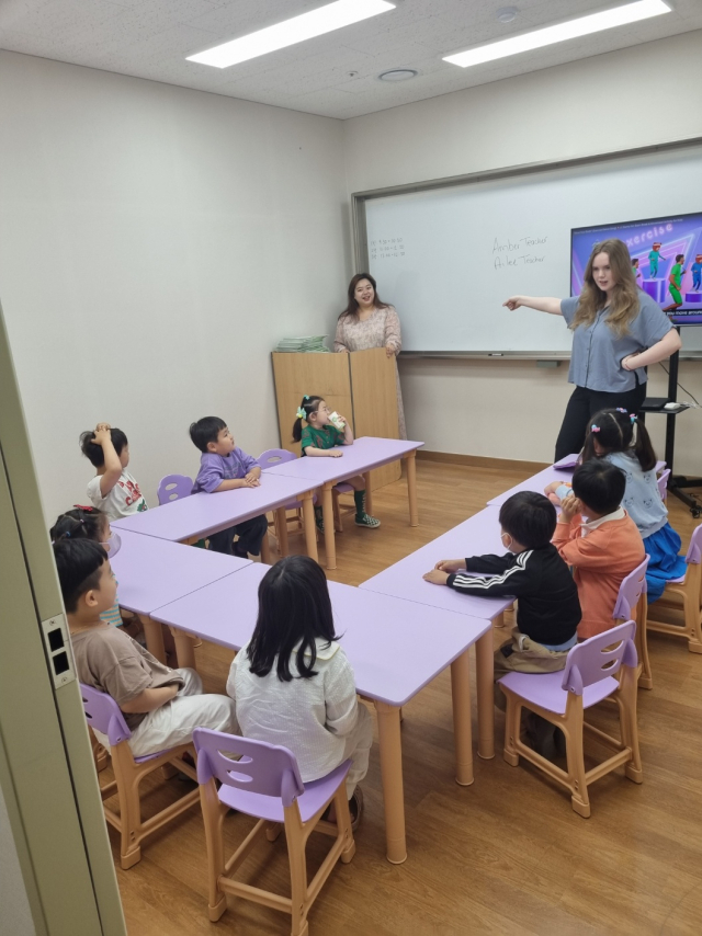 대구 군위군교육발전위원회 군위인재양성원이 지난 5월부터 진행하는 몰입영어교실. 군위군교육발전위원회 군위인재양성원 제공