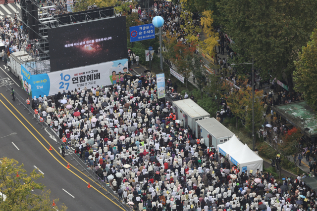 27일 오후 서울 중구 서울광장 일대에서 개신교계 임의 단체인 