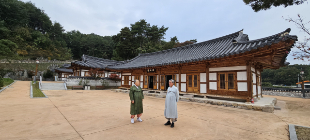 안동시 서후면 금계리 학봉종택 맞은편에 들어선 