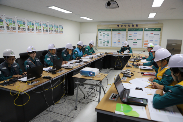 한국원자력환경공단은 29일 본사 재난상황실에서 재난대응 안전한국훈련을 실시하고 있다.