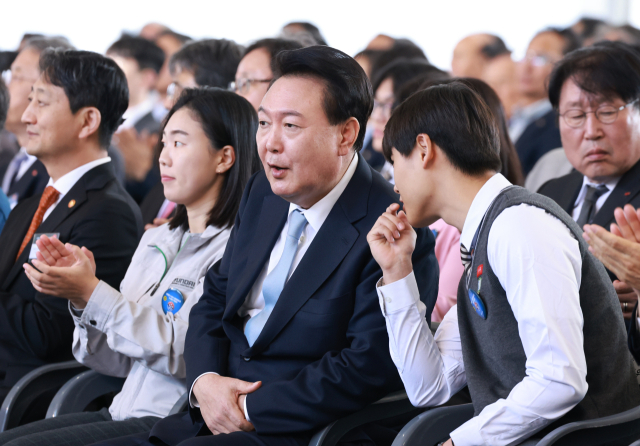 윤석열 대통령이 30일 경북 울진군 한국수력원자력 한울원자력본부에서 열린 