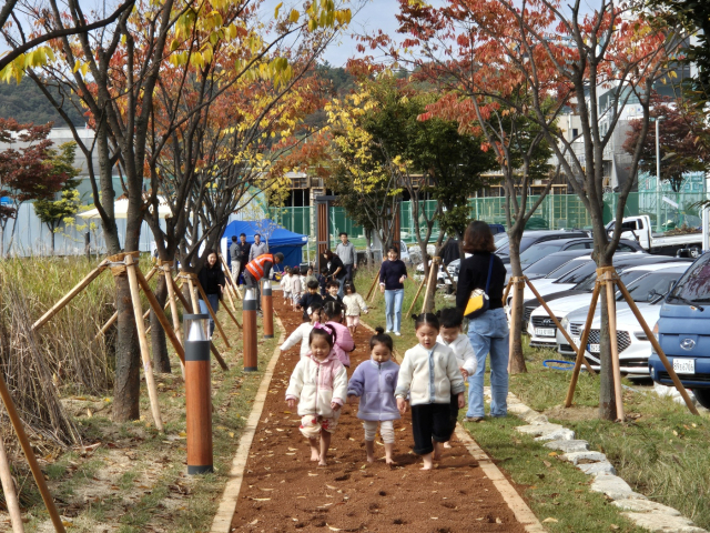 산동우항공원맨발길