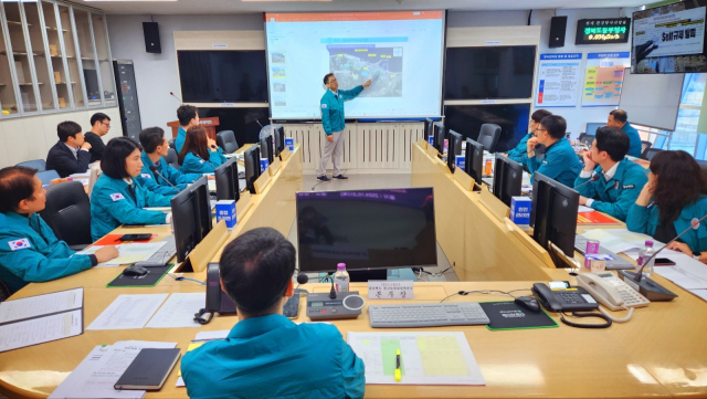 지난달 31일 월성원전 2호기를 대상으로 실시한 2024년 방사능방재 합동훈련에서 회의를 진행하고 있다. 다. 경북도 제공