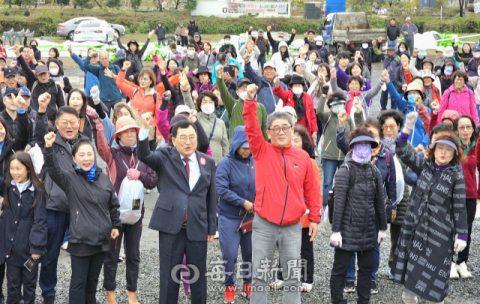 '2024 함께 걷는 경주 왕의 길'…1천여 명 경주 낭산 걸으며 2025 APEC 성공 개최 기원 [영상]