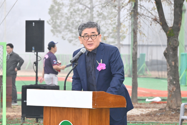 이번 대회 공동주최사인 매일신문사 이동관 사장이 대회사를 하고 있다. 달성군 제공.