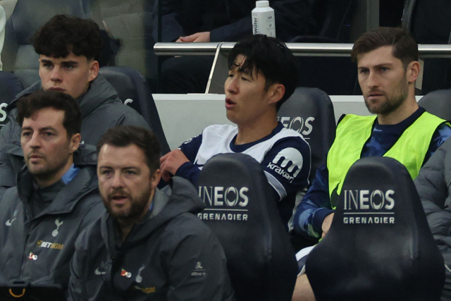 Tottenham's Son Heung-min played in the 2024-2025 EPL 10th round match against Aston Villa held at Tottenham Hotspur Stadium in London, England on the 3rd, and was substituted immediately after assisting in the equalizing goal, unable to hide his dissatisfaction on the bench. Yonhap News