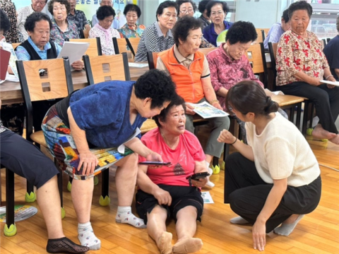 지난 7월 8일 오후 3시 금남면 용포3리복지회관에서 열린 두루타 앱 설치 설명회. 세종도시교통공사 제공