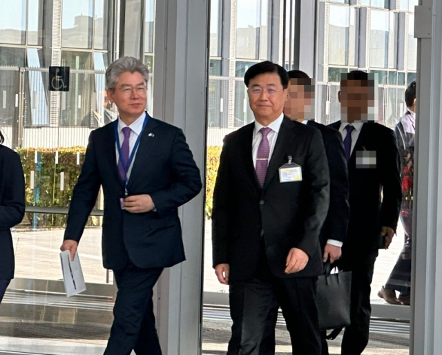 한국 정부 대표단 단장인 홍장원 국가정보원 1차장(오른쪽). 연합뉴스