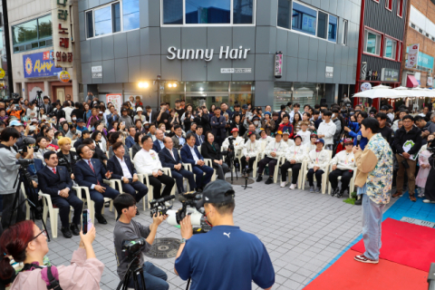 경북 칠곡 명동 부활…쩜오골목축제 대성황 