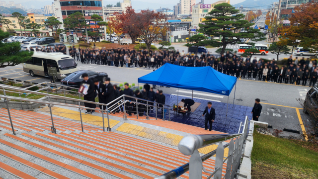 영주시청 직원들이 참석한 가운데 고 권 팀장의 노재가 진행되고 있다. 마경대 기자