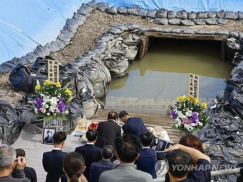 일제강점기 수몰 사고로 조선인 136명이 목숨을 잃은 해저 탄광인 조세이 탄광의 유골 발굴 조사에 맞춰 지난달 26일 일본 야마구치현 우베시에서 열린 추모 집회. 연합뉴스