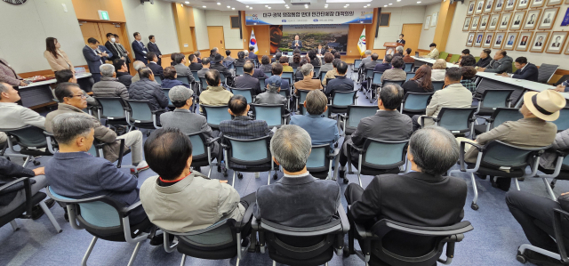 안동지역 100여개 민간단체 대표들은 7일 안동시청 소통실에서 긴급 모임을 갖고 