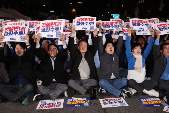 더불어민주당 이재명 대표, 박찬대 원내대표 등이 9일 오후 서울 숭례문 일대에서 더불어민주당 주최로 열린 