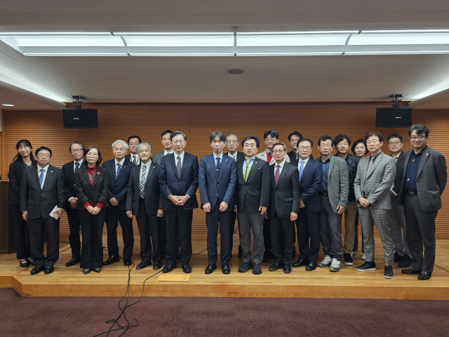 대구시의사회와 고베시의사회가 간담회를 끝내고 단체 기념촬영을 했다. 대구시의사회 제공.