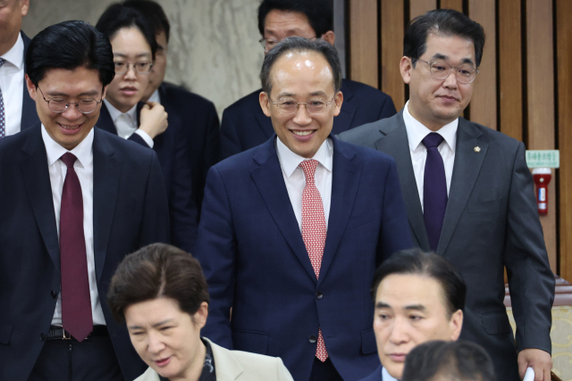 국민의힘 추경호 원내대표와 의원들이 15일 오전 서울 여의도 국회에서 열린 원내대책회의에 참석하고 있다. 있다. 연합뉴스