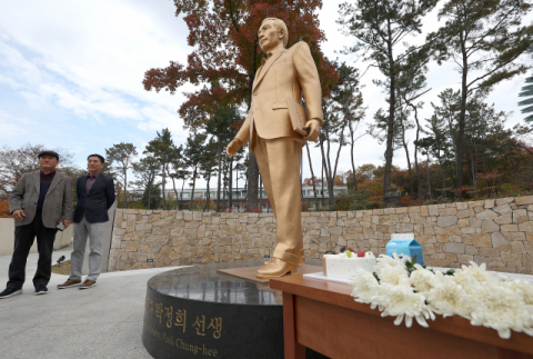 박정희·육영수 탄신 기념 음악회 '당신이 그리우면' 개최