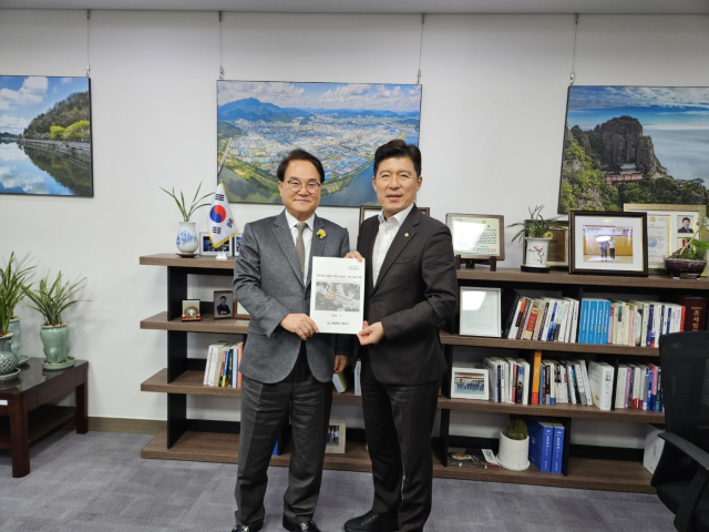 구자근 구자근 예결특위 간사를 만난 김하수 청도군수. 청도군 제공