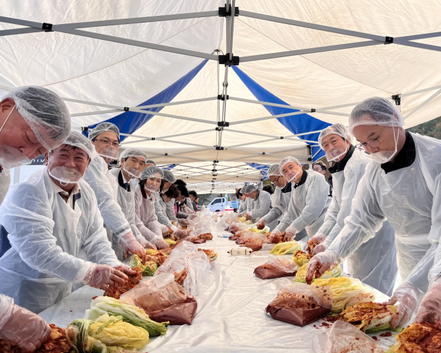 20일 대구농수산물도매시장 맛과 사랑나눔 위원회(위원장 고중근)와 대구농수산물유통관리공사(사장 김상덕)는 농수산물도매시장에서 