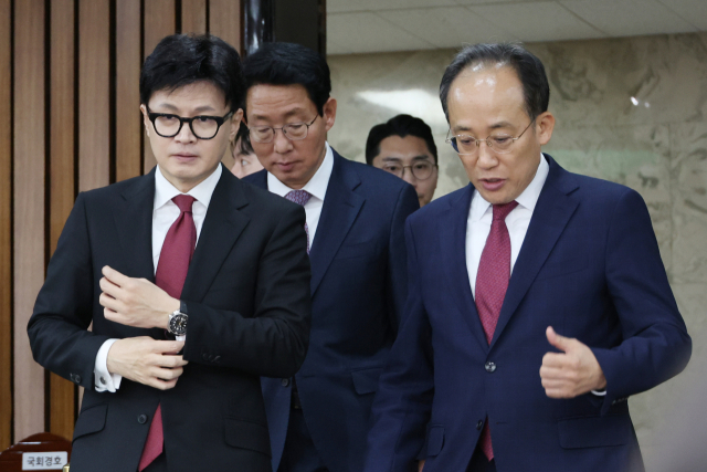 국민의힘 한동훈 대표와 추경호 원내대표, 김상훈 정책위의장이 21일 오전 서울 여의도 국회에서 열린 