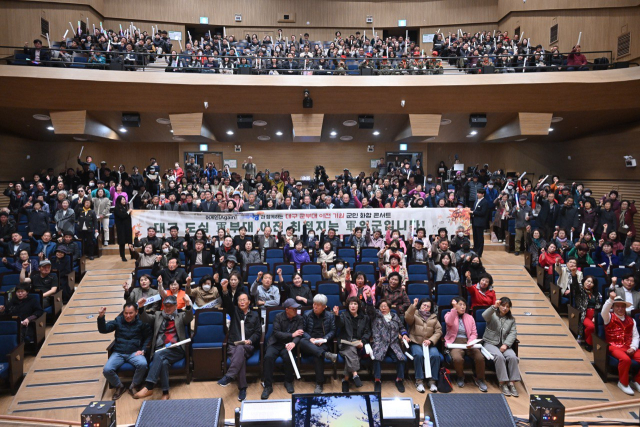 대구 군위군은 삼국유사문화회관에서 도심 군부대 군위군 이전을 기원하는 군민 화합 콘서트를 열었다. 군위군 제공