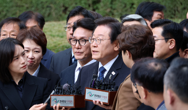 더불어민주당 이재명 대표가 25일 오후 서울 서초구 서울중앙지법에서 열린 