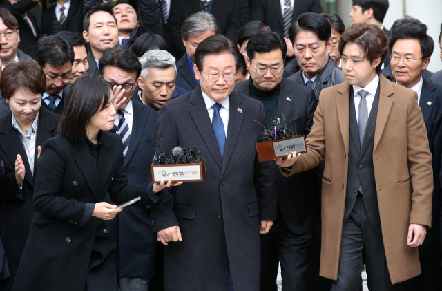 이재명 더불어민주당 대표가 25일 서울 서초구 서울중앙지법에서 열린 