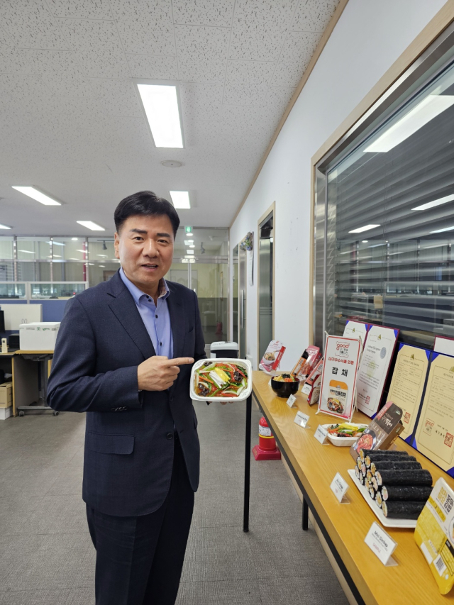 대구 국가산업단지 내 나드리에프에스 본사에서 조송연 나드리에프에스 대표가 자사의 냉동잡채 제품에 대해 설명하고 있다. 정우태 기자