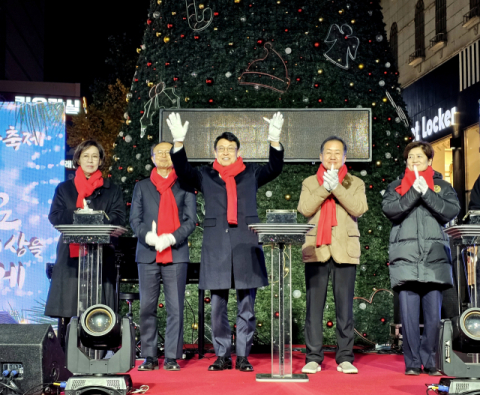 옛 대백 앞 성탄트리 불 밝힌다…2024 성탄트리문화행사 점등식 개최